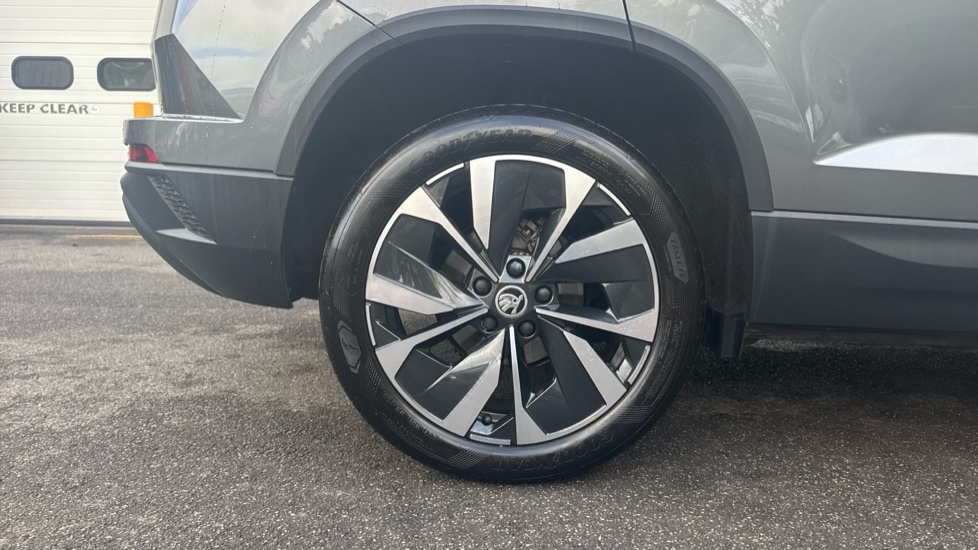 Skoda Karoq 1.5 TSI SE L 5dr DSG Petrol Estate - Image 5