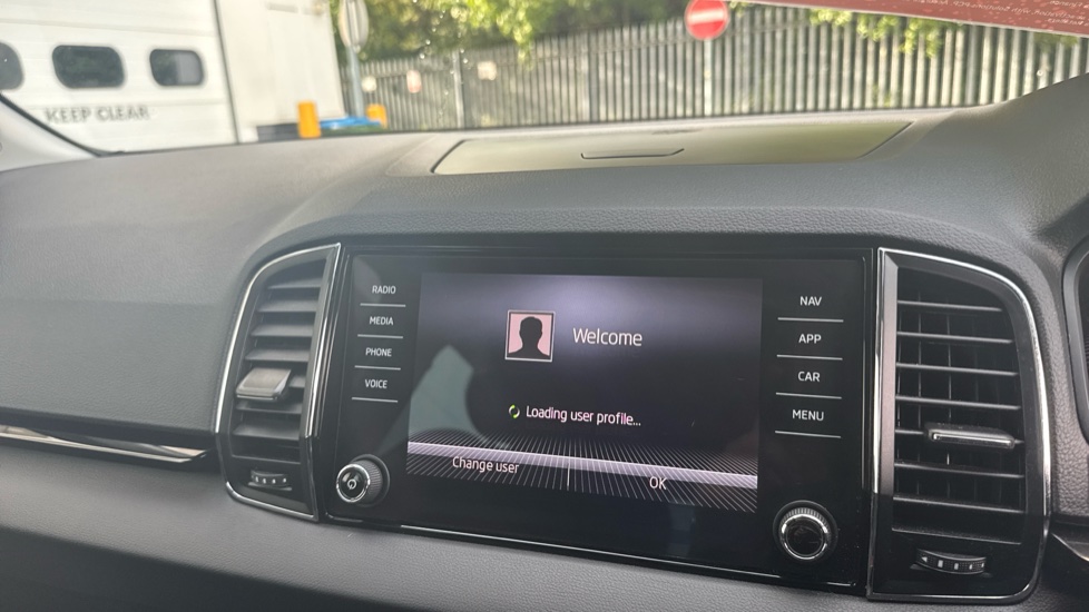 Skoda Karoq 1.5 TSI SE L 5dr DSG Petrol Estate - Image 12