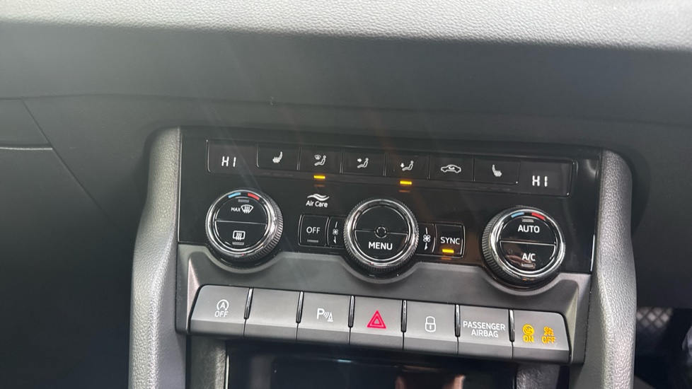 Skoda Karoq 1.5 TSI SE L 5dr DSG Petrol Estate - Image 13