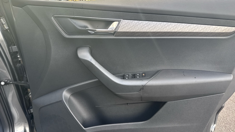 Skoda Karoq 1.5 TSI SE L 5dr DSG Petrol Estate - Image 19
