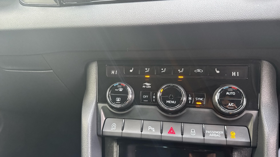 Skoda Karoq 1.5 TSI SE L 5dr DSG Petrol Estate - Image 23