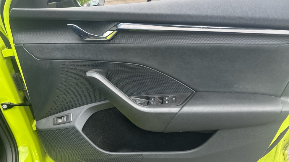 Skoda Octavia 2.0 TSI vRS 5dr DSG Petrol Hatchback - Image 19