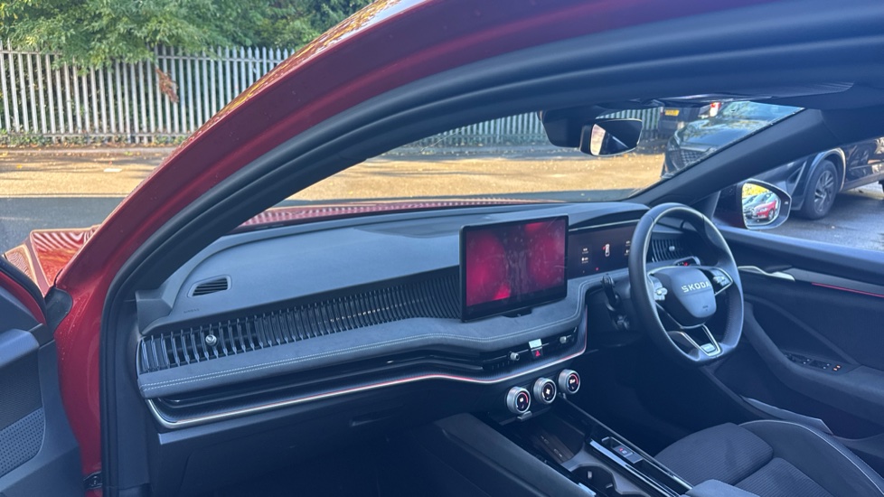 Skoda Superb 1.5 TSI iV Sportline 5dr DSG Estate - Image 2