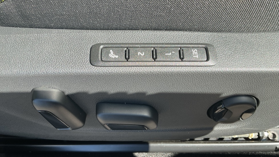 Skoda Elroq 250kW vRS 84kWh 4x4 5dr Auto Electric Estate - Image 21