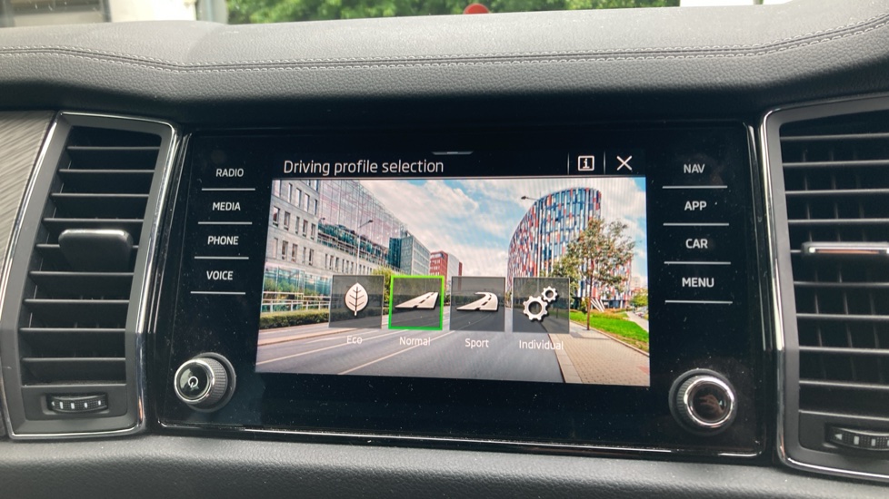 Skoda Kodiaq 1.5 TSI SE L Executive 5dr [7 Seat] Petrol Estate - Image 25