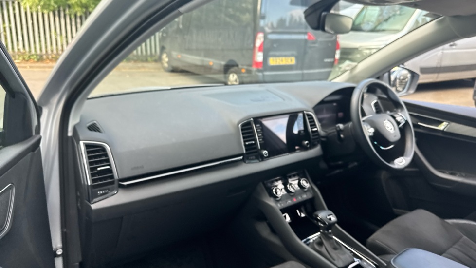 Skoda Karoq 1.5 TSI SE L 5dr DSG Petrol Estate - Image 2