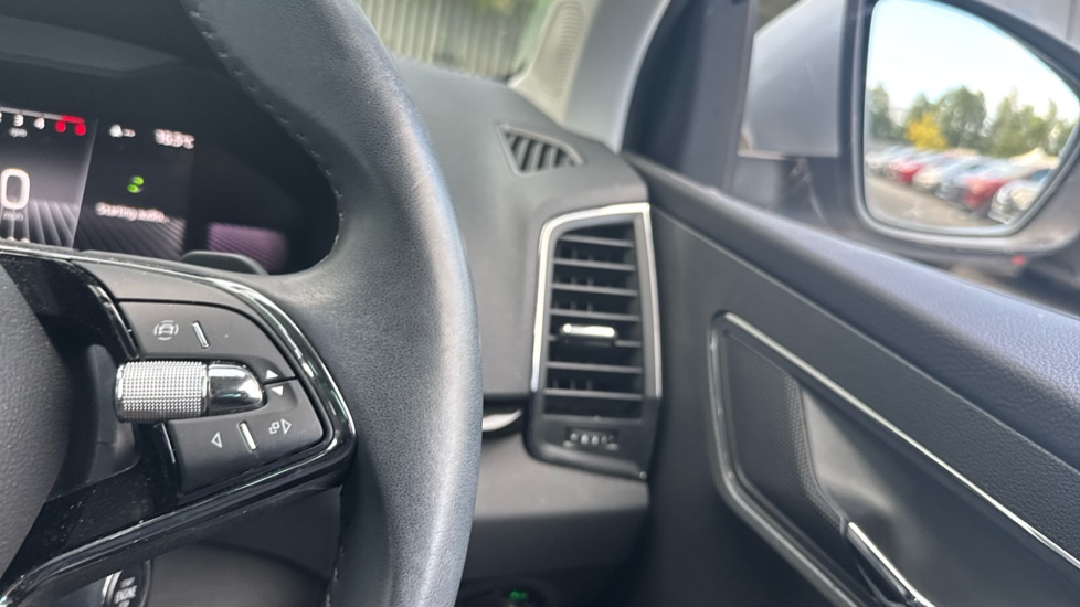 Skoda Karoq 1.5 TSI SE L 5dr DSG Petrol Estate - Image 18