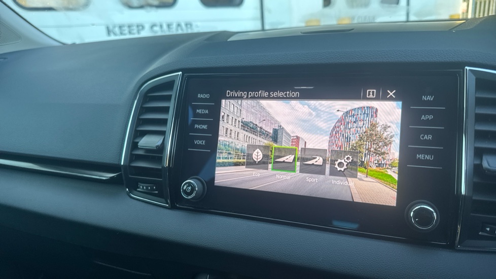 Skoda Karoq 1.5 TSI SE L 5dr Petrol Estate - Image 30