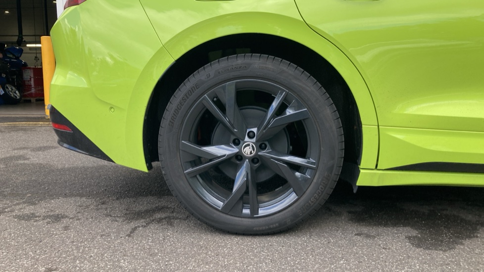 Skoda Enyaq 250kW vRS 84kWh 4x4 5dr Auto Electric - Image 5