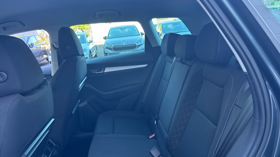 Skoda Karoq 2.0 TDI SE 4x4 5dr Diesel Estate - Image 16