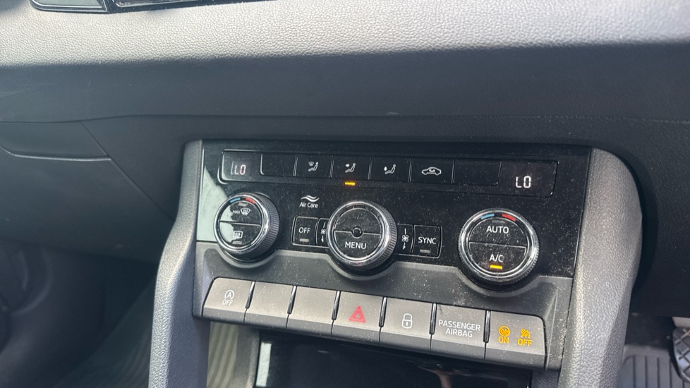 Skoda Karoq 1.0 TSI SE 5dr Petrol Estate - Image 13