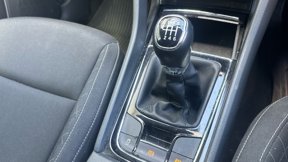 Skoda Karoq 1.0 TSI SE 5dr Petrol Estate - Image 14