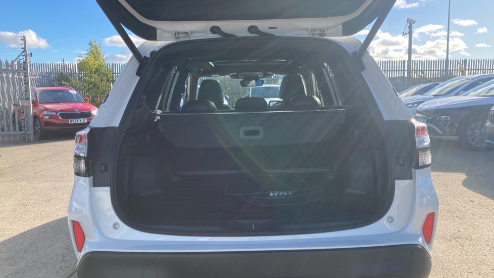 Subaru Forester 2.0i e-Boxer Touring 5dr Lineartronic Hybrid Estate - Image 4