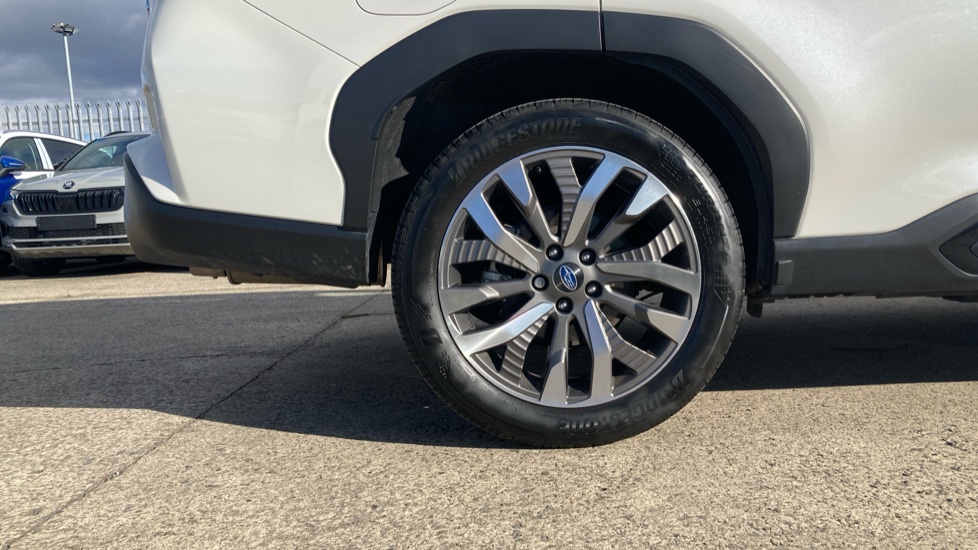 Subaru Forester 2.0i e-Boxer Touring 5dr Lineartronic Hybrid Estate - Image 7