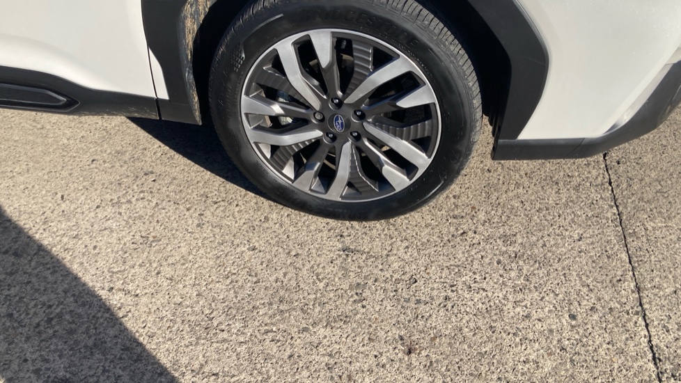Subaru Forester 2.0i e-Boxer Touring 5dr Lineartronic Hybrid Estate - Image 21