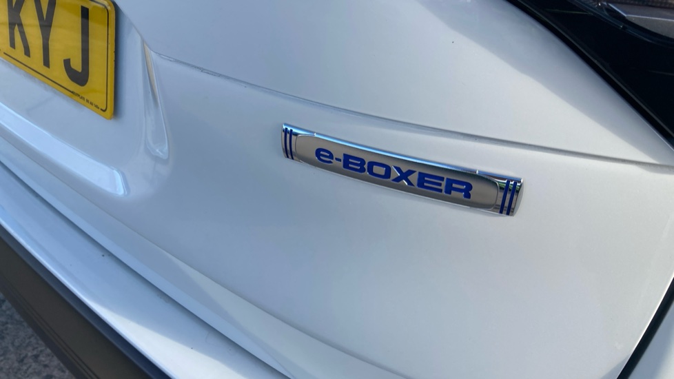 Subaru Forester 2.0i e-Boxer Touring 5dr Lineartronic Hybrid Estate - Image 41