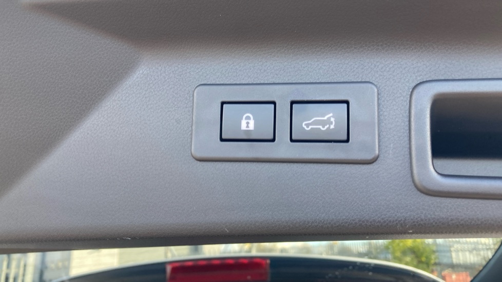 Subaru Forester 2.0i e-Boxer Touring 5dr Lineartronic Hybrid Estate - Image 44