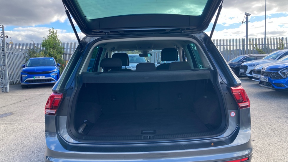 Volkswagen Tiguan 2.0 TDi 150 SE Nav 5dr Diesel Estate - Image 4