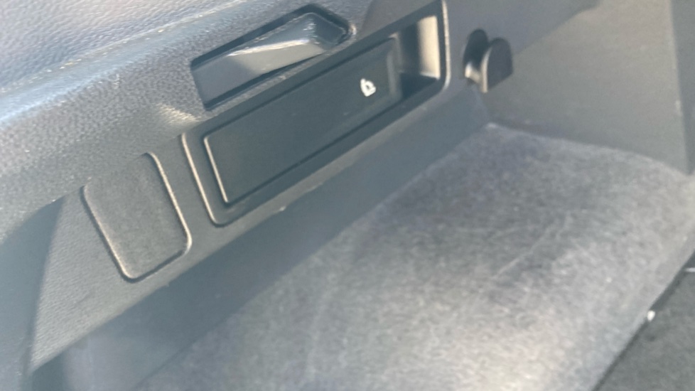 Volkswagen Tiguan 2.0 TDi 150 SE Nav 5dr Diesel Estate - Image 42
