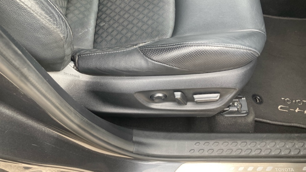 Toyota C-HR 1.8 Hybrid Excel 5dr CVT Hybrid Hatchback - Image 25