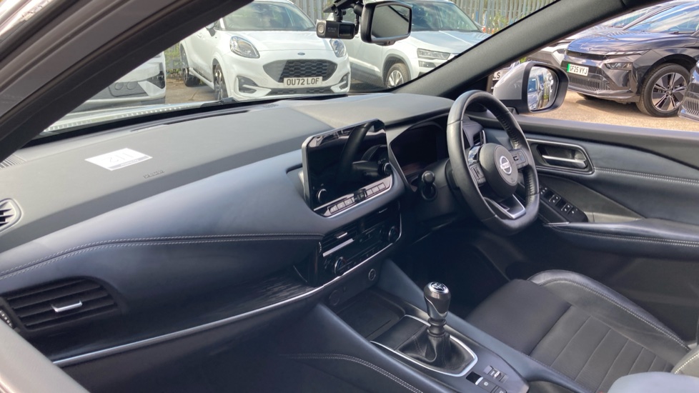 Nissan Qashqai 1.3 DiG-T MH Tekna 5dr Petrol Hatchback - Image 9