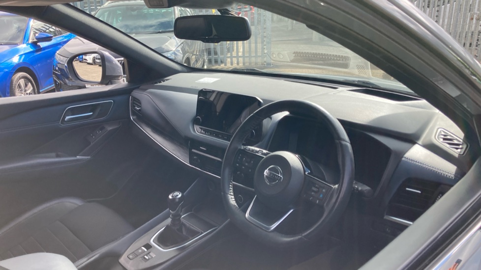 Nissan Qashqai 1.3 DiG-T MH Tekna 5dr Petrol Hatchback - Image 11