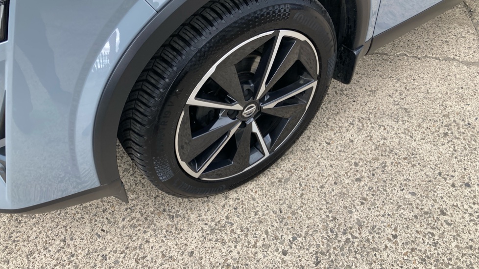 Nissan Qashqai 1.3 DiG-T MH Tekna 5dr Petrol Hatchback - Image 22