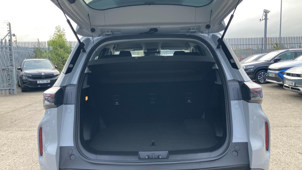Chery Tiggo 4 1.5 Hybrid Summit 5dr DHT Hybrid Estate - Image 4