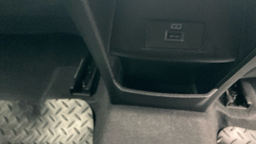 Chery Tiggo 4 1.5 Hybrid Summit 5dr DHT Hybrid Estate - Image 39