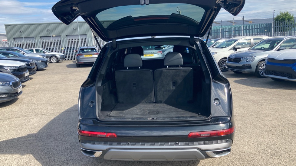 Audi Q7 45 TDI Quattro S Line 5dr Tiptronic Diesel Estate - Image 4