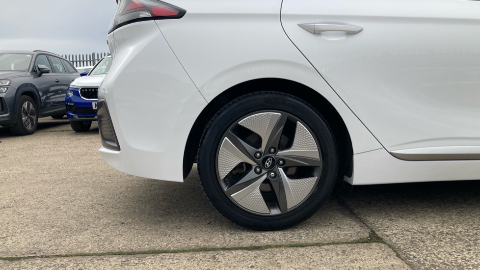 Hyundai IONIQ 1.6 GDi Hybrid Premium SE 5dr DCT Hybrid Hatchback - Image 7