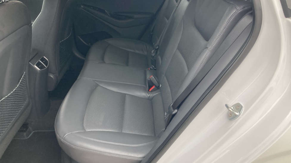 Hyundai IONIQ 1.6 GDi Hybrid Premium SE 5dr DCT Hybrid Hatchback - Image 16