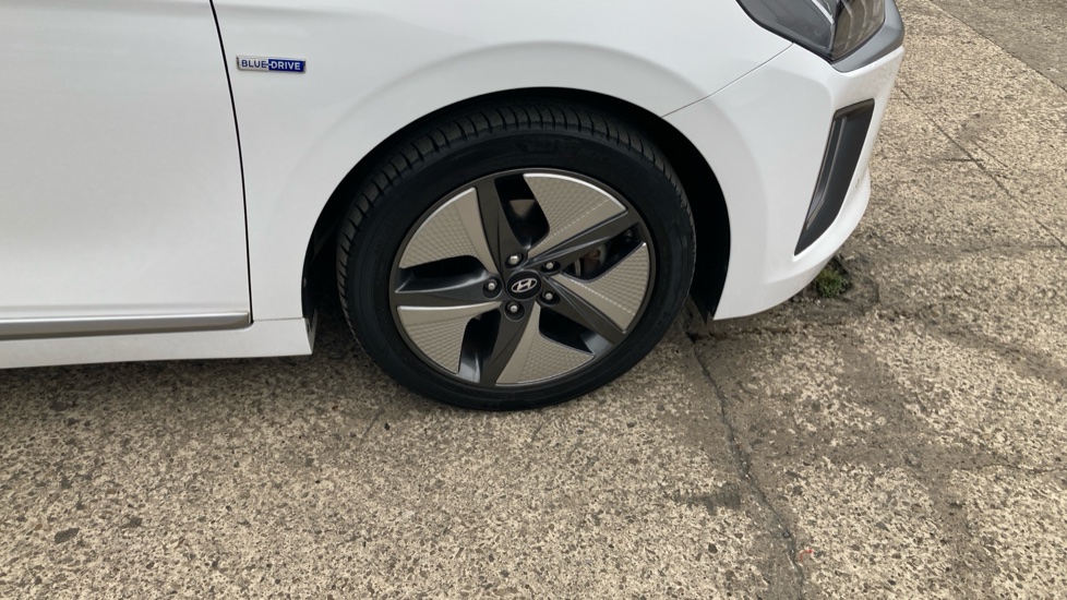 Hyundai IONIQ 1.6 GDi Hybrid Premium SE 5dr DCT Hybrid Hatchback - Image 21