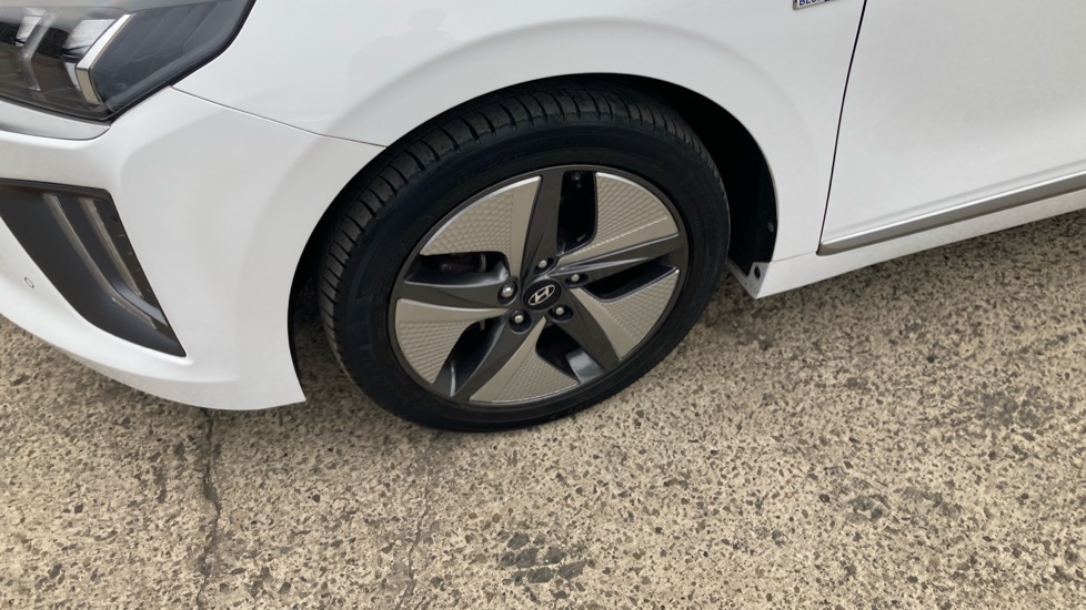 Hyundai IONIQ 1.6 GDi Hybrid Premium SE 5dr DCT Hybrid Hatchback - Image 22
