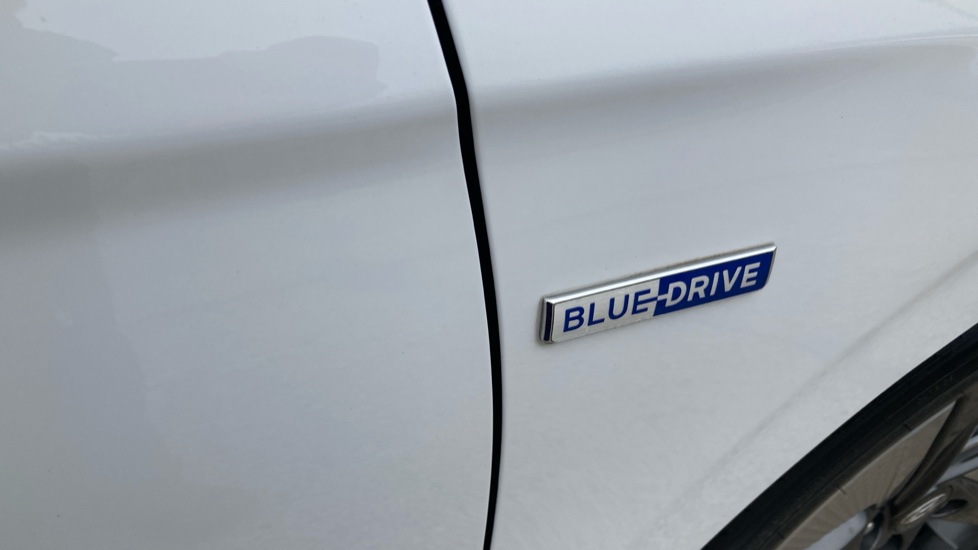 Hyundai IONIQ 1.6 GDi Hybrid Premium SE 5dr DCT Hybrid Hatchback - Image 24