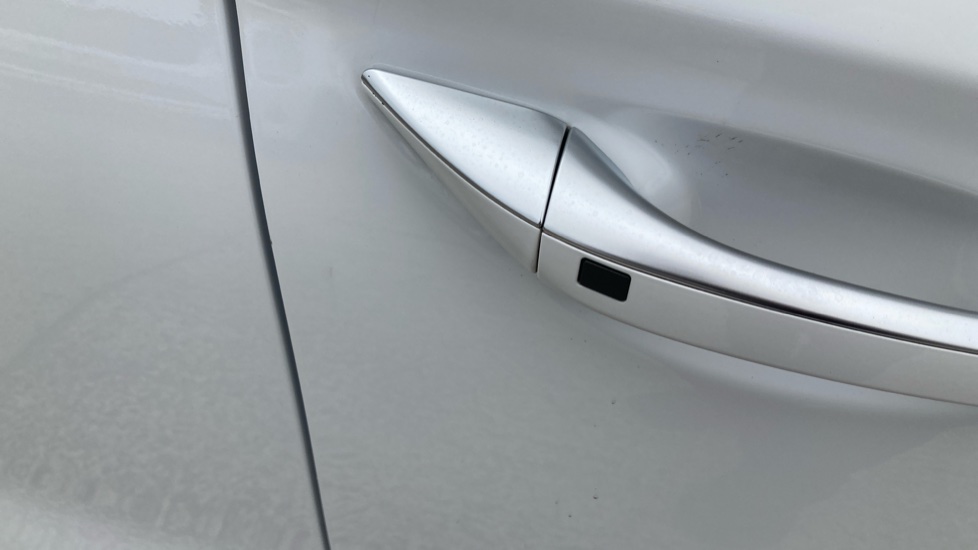 Hyundai IONIQ 1.6 GDi Hybrid Premium SE 5dr DCT Hybrid Hatchback - Image 26