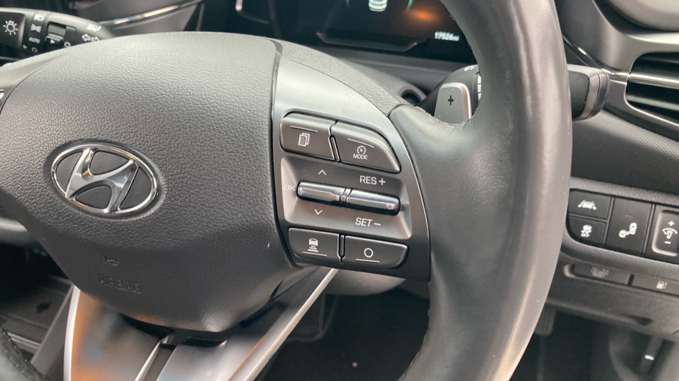 Hyundai IONIQ 1.6 GDi Hybrid Premium SE 5dr DCT Hybrid Hatchback - Image 29