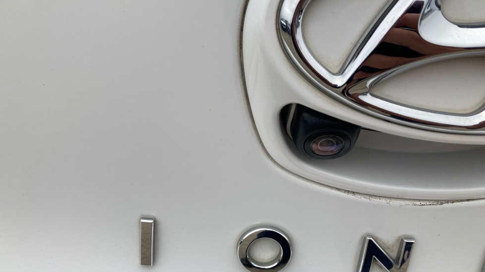 Hyundai IONIQ 1.6 GDi Hybrid Premium SE 5dr DCT Hybrid Hatchback - Image 41