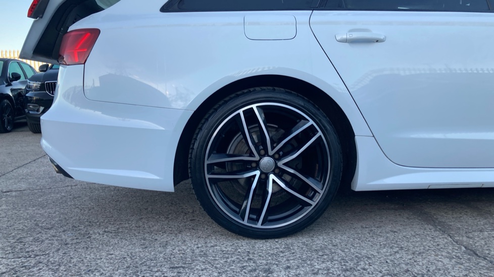 Audi A6 2.0 TDI Ultra Black Edition 5dr S Tronic Diesel Estate - Image 7