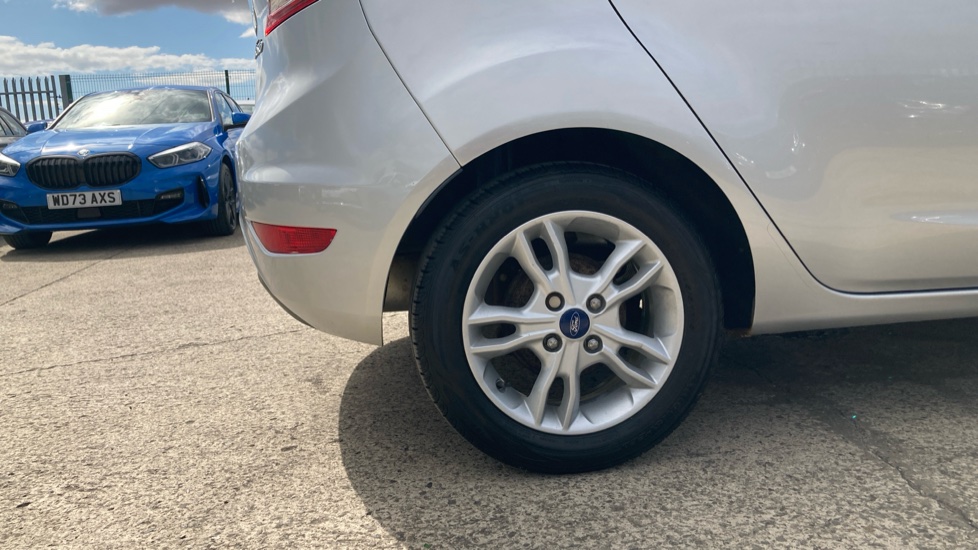 Ford Fiesta 1.0 EcoBoost Zetec 5dr Petrol Hatchback - Image 7
