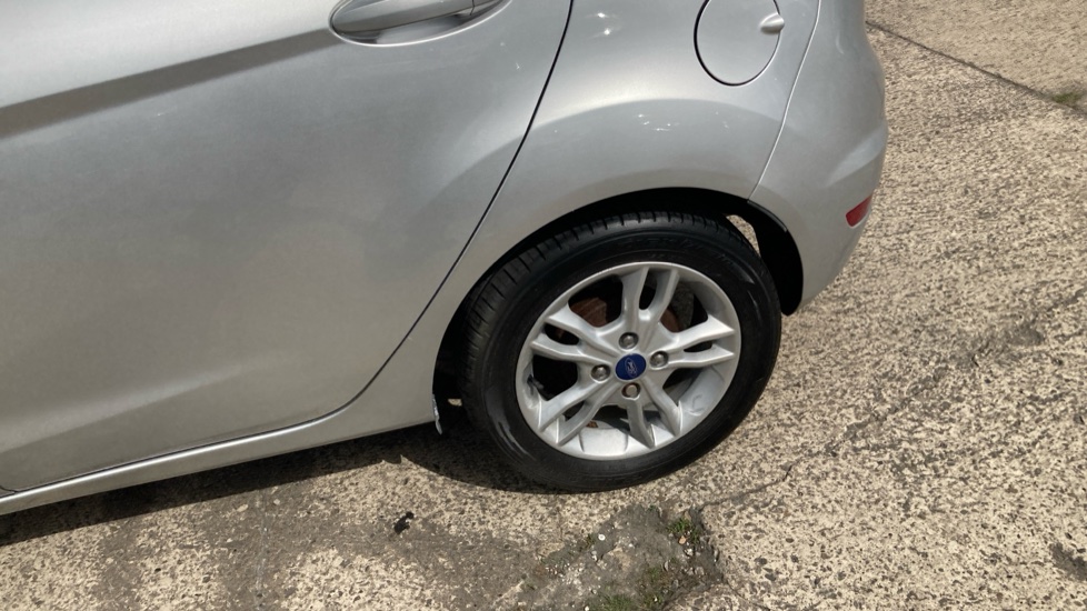 Ford Fiesta 1.0 EcoBoost Zetec 5dr Petrol Hatchback - Image 23