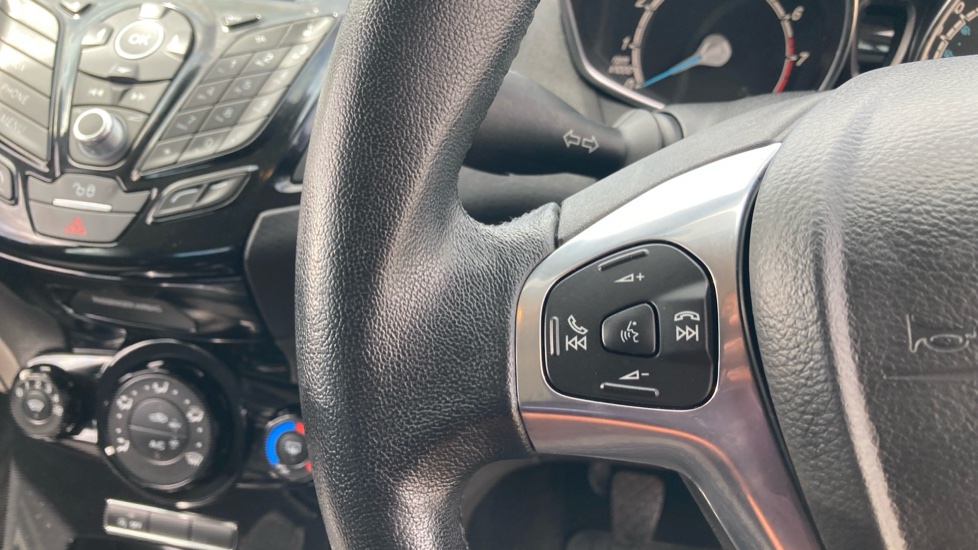 Ford Fiesta 1.0 EcoBoost Zetec 5dr Petrol Hatchback - Image 31