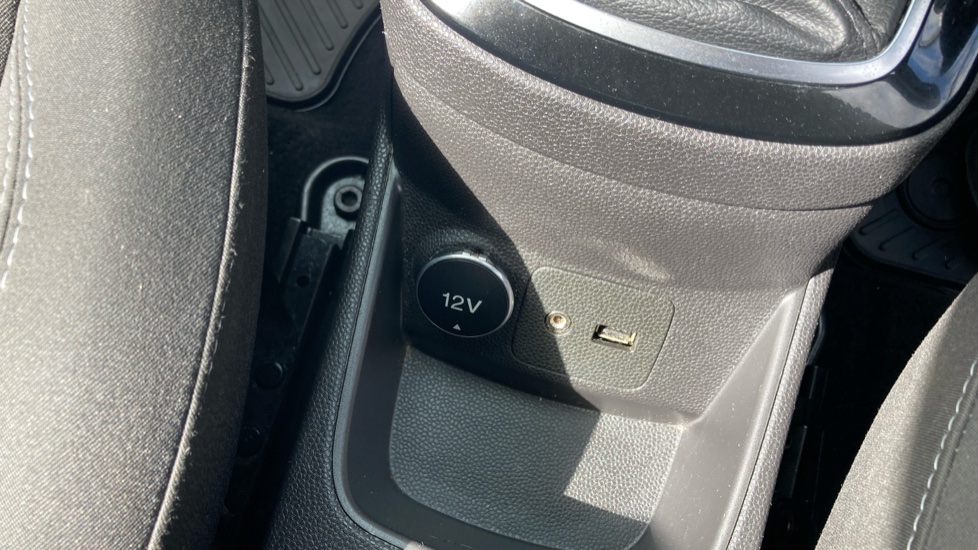 Ford Fiesta 1.0 EcoBoost Zetec 5dr Petrol Hatchback - Image 32