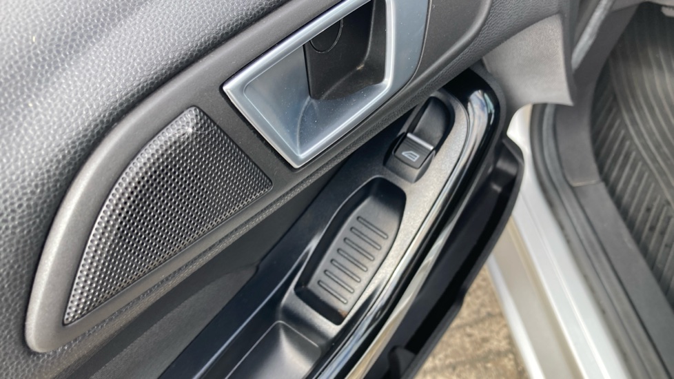 Ford Fiesta 1.0 EcoBoost Zetec 5dr Petrol Hatchback - Image 38