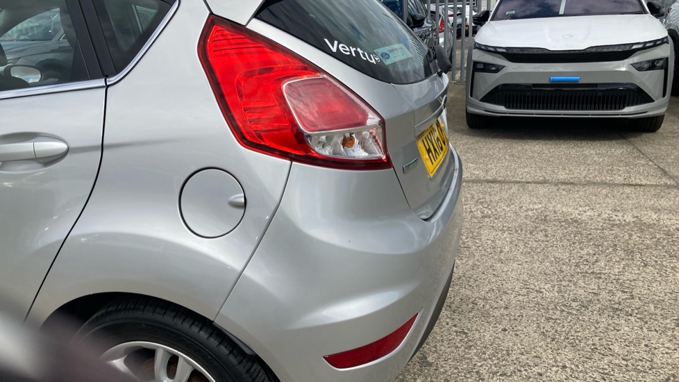 Ford Fiesta 1.0 EcoBoost Zetec 5dr Petrol Hatchback - Image 43