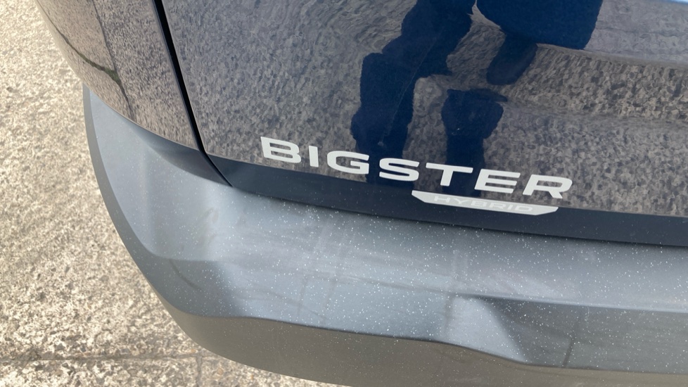 Dacia Bigster 1.8 Hybrid 155 Journey 5dr Auto Hybrid Estate - Image 24