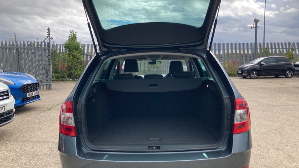 Skoda Octavia 1.5 TSI SE L 5dr Petrol Estate - Image 4