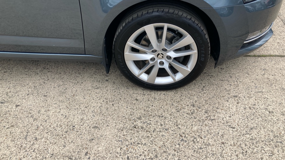 Skoda Octavia 1.5 TSI SE L 5dr Petrol Estate - Image 21