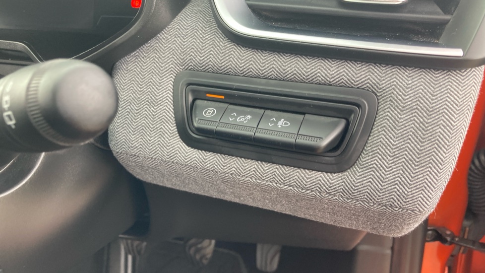 Renault Clio 1.0 TCe 90 Techno 5dr Petrol Hatchback - Image 26