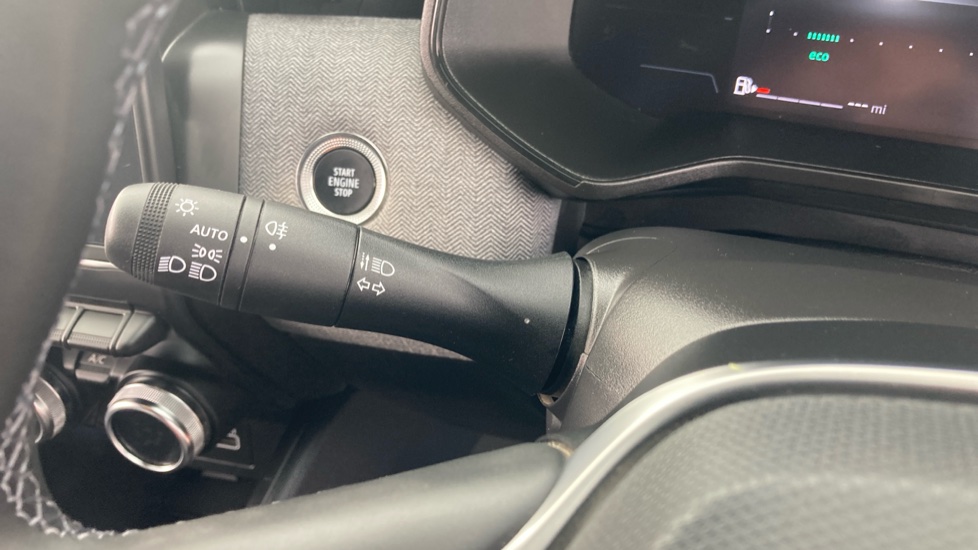 Renault Clio 1.0 TCe 90 Techno 5dr Petrol Hatchback - Image 31